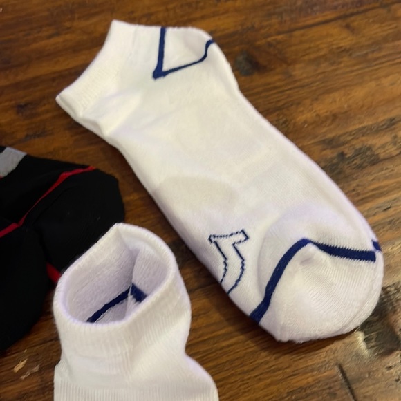 True Religion Low Cuts Half Cushion 3 Pairs Black, White (2) - Picture 3 of 4